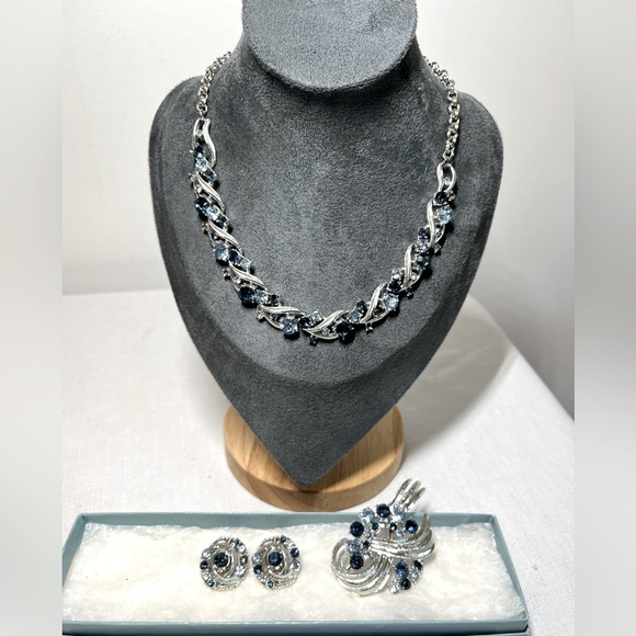 Coro Silver and Blue Necklace Brooch & Clip-on Earrings BLUE SILVER - Picture 1 of 14